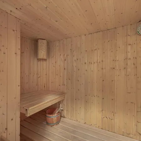 Apartment Grand 3 Avec Sauna Et Acces Aux Pieds - Fr-1-640-59